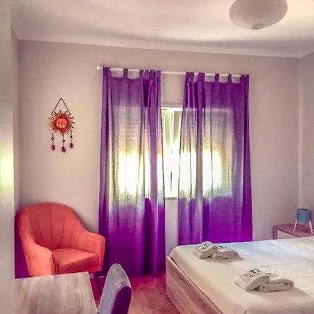 Spacious House In Atalaia With Shared Pool * לוריניה