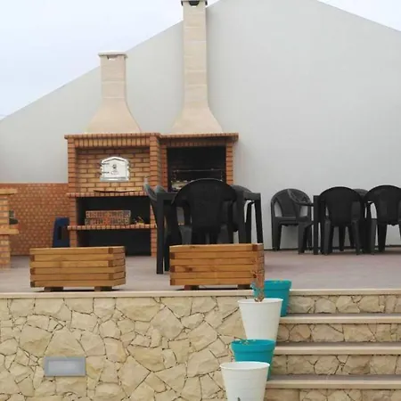 בית נופש Spacious House In Atalaia With Shared Pool *