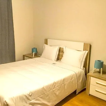 בית נופש Spacious House In Atalaia With Shared Pool