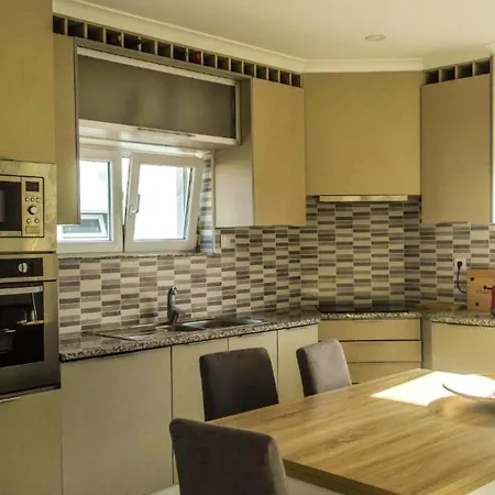 Spacious House In Atalaia With Shared Pool בית נופש *