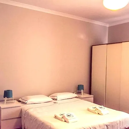 Spacious House In Atalaia With Shared Pool * לוריניה