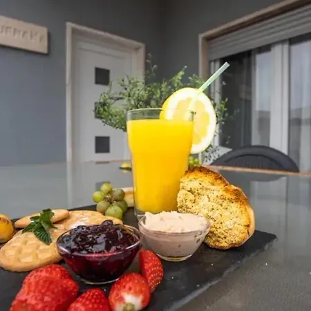 Spacious House In Atalaia With Shared Pool בית נופש *