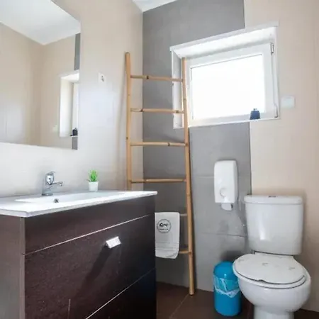 Spacious House In Atalaia With Shared Pool בית נופש