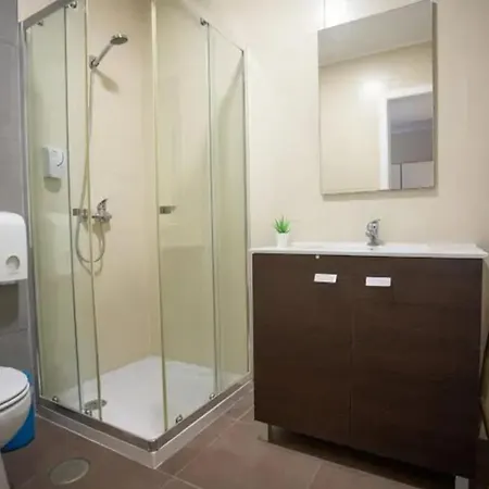 Spacious House In Atalaia With Shared Pool בית נופש לוריניה