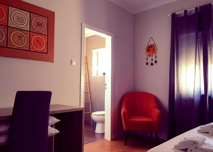 Spacious House In Atalaia With Shared Pool *