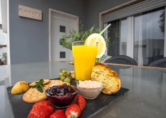 Spacious House In Atalaia With Shared Pool Holiday home *